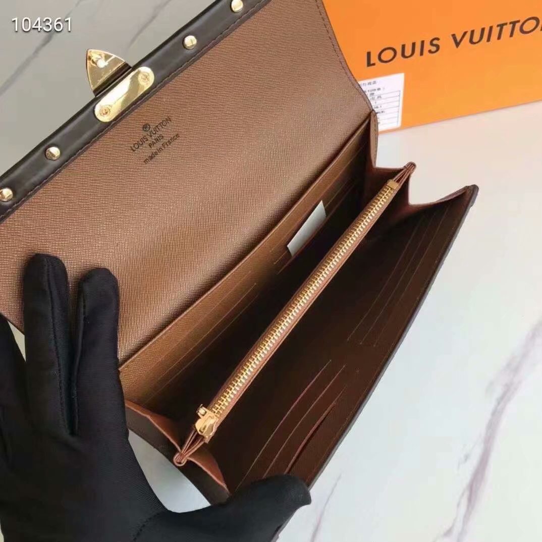 LV Purse