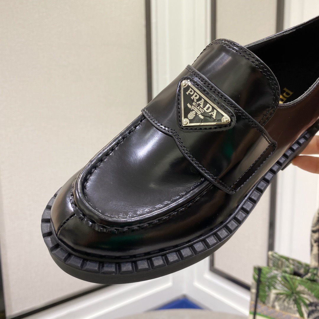PRADA Loafer