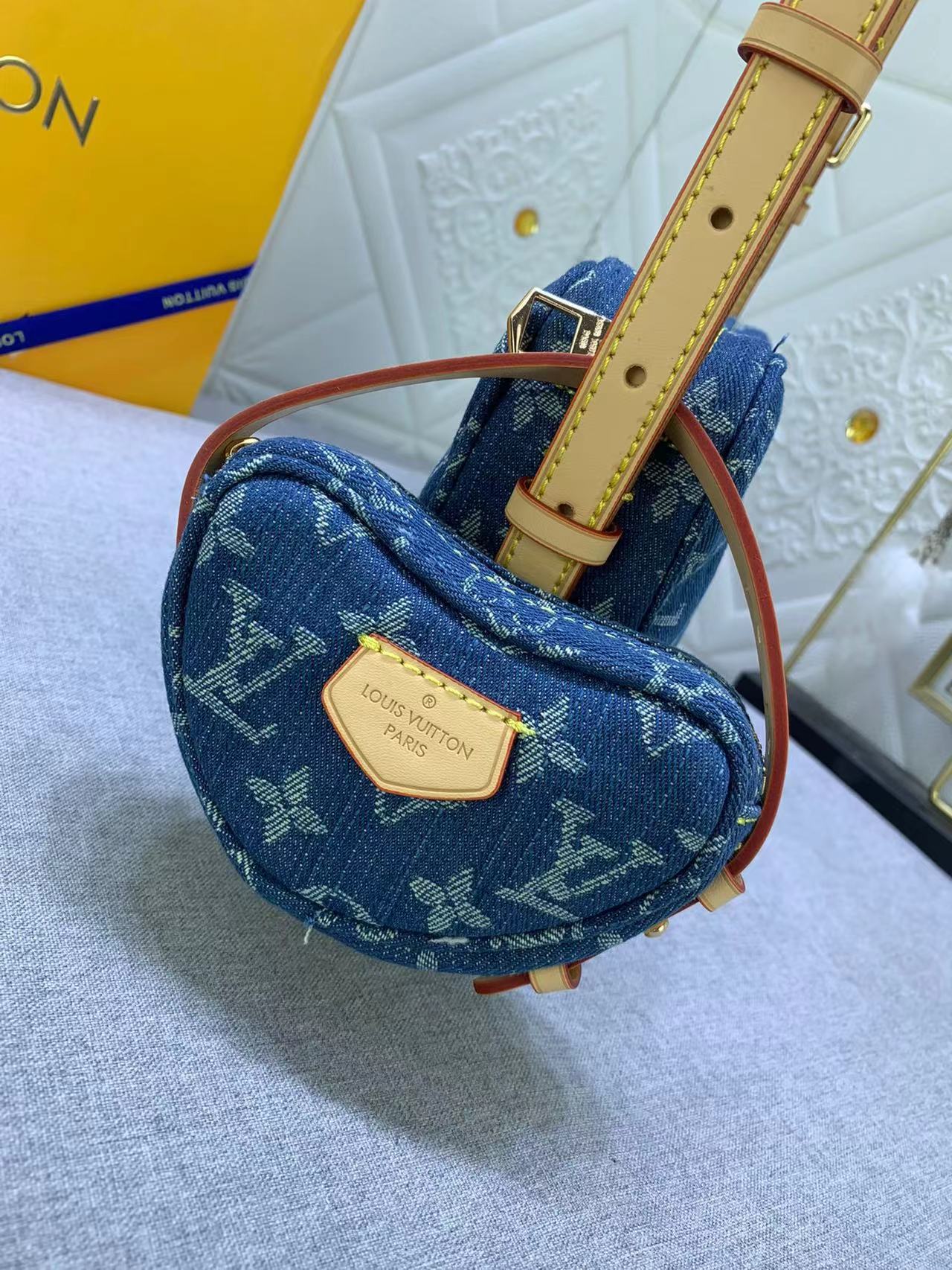 LV CROISSANT Handbag