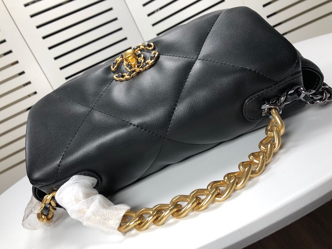 CHANEL 19 Bag