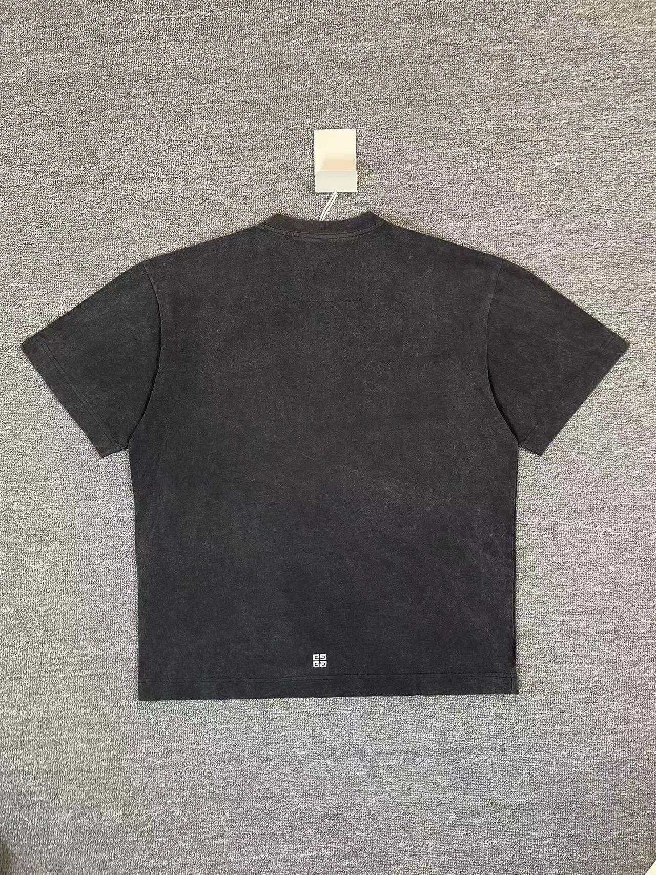 GIVENCHY T shirt
