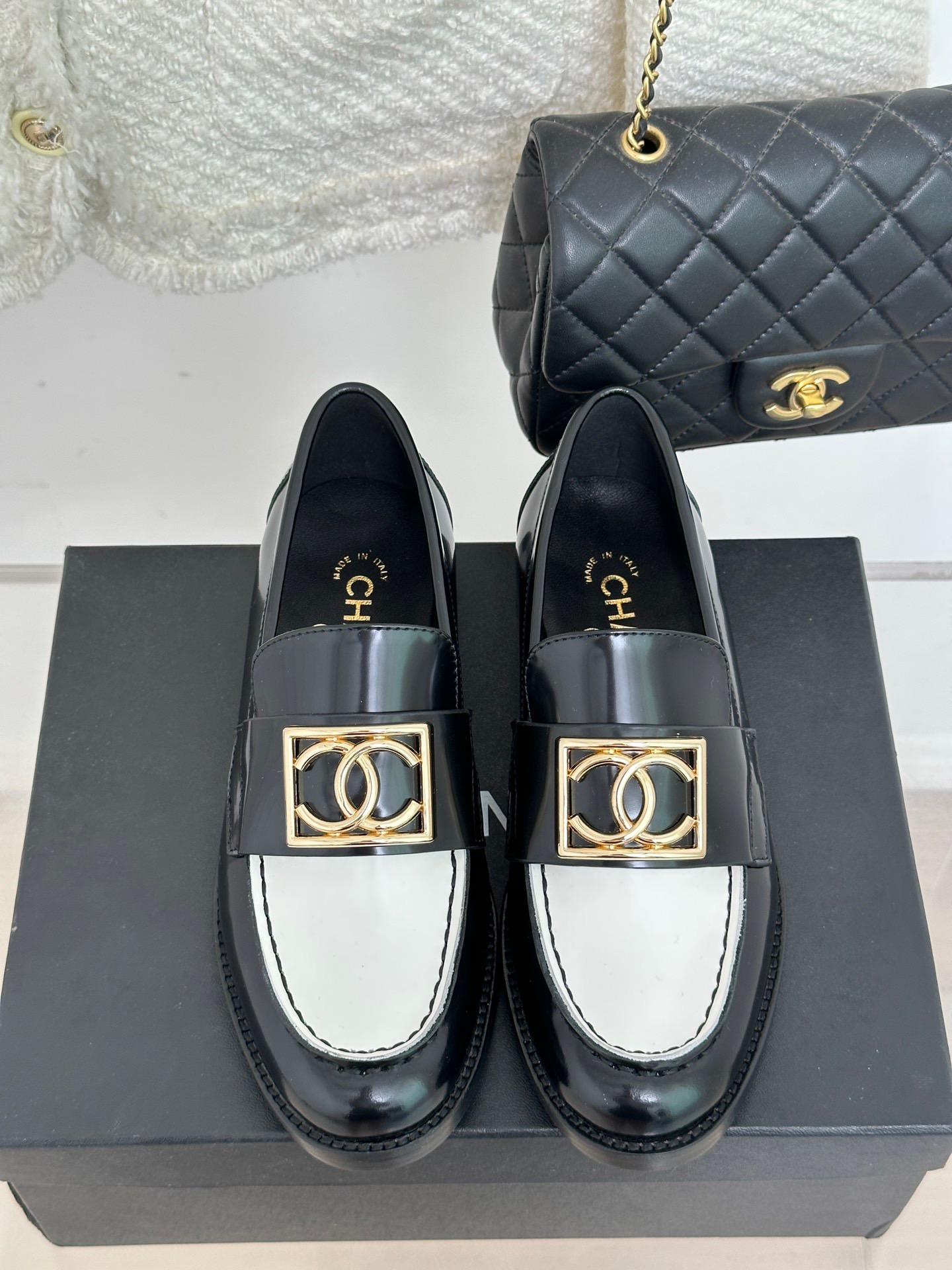CHANEL Loafer