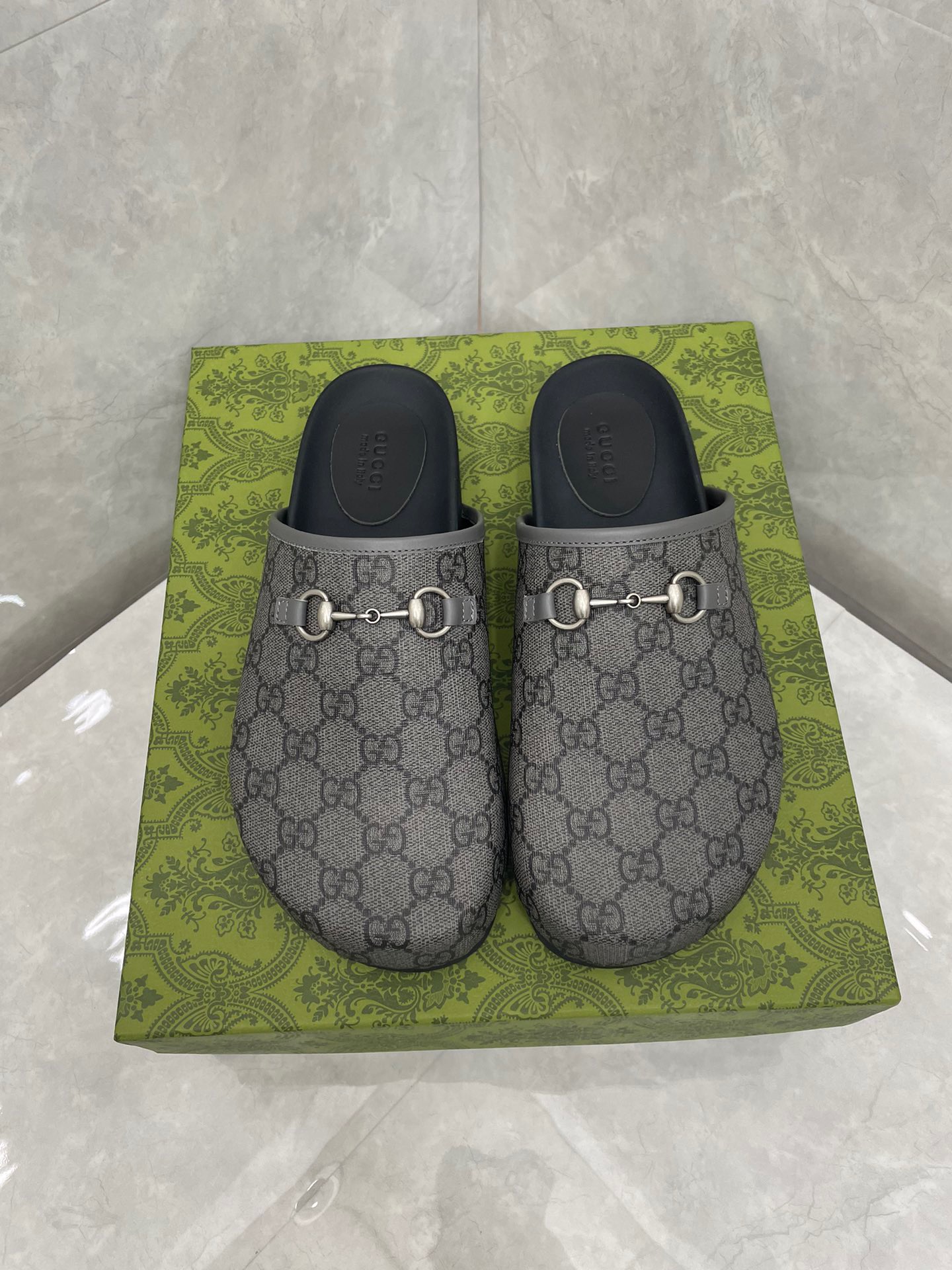 GUCCI Supreme horse buckle slippers