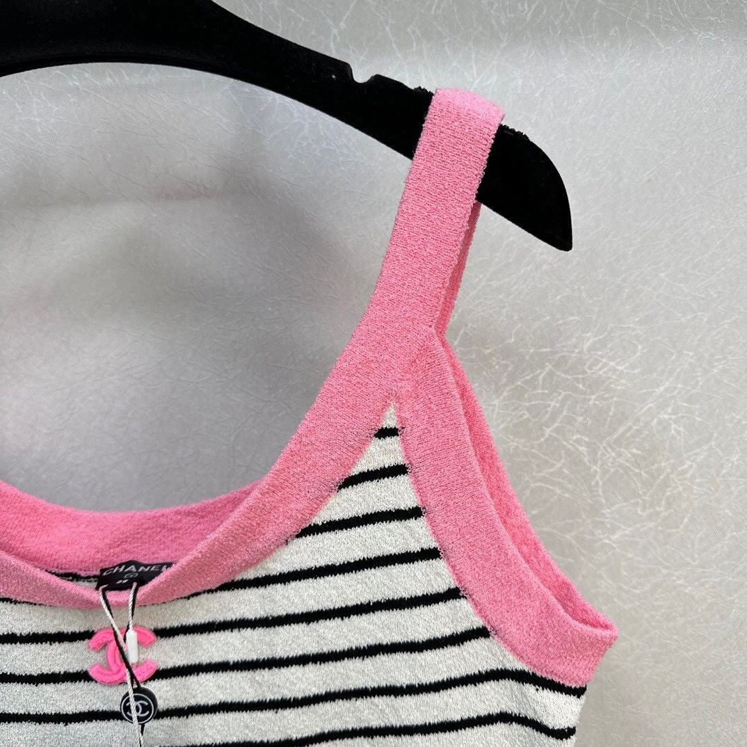 CHANEL Knitted striped vest