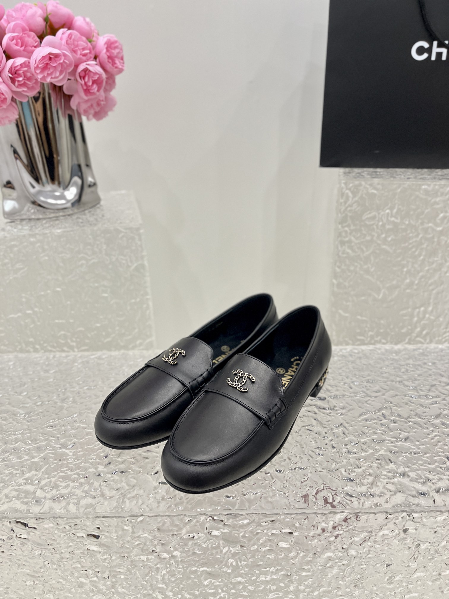 CHANEL Chain loafers