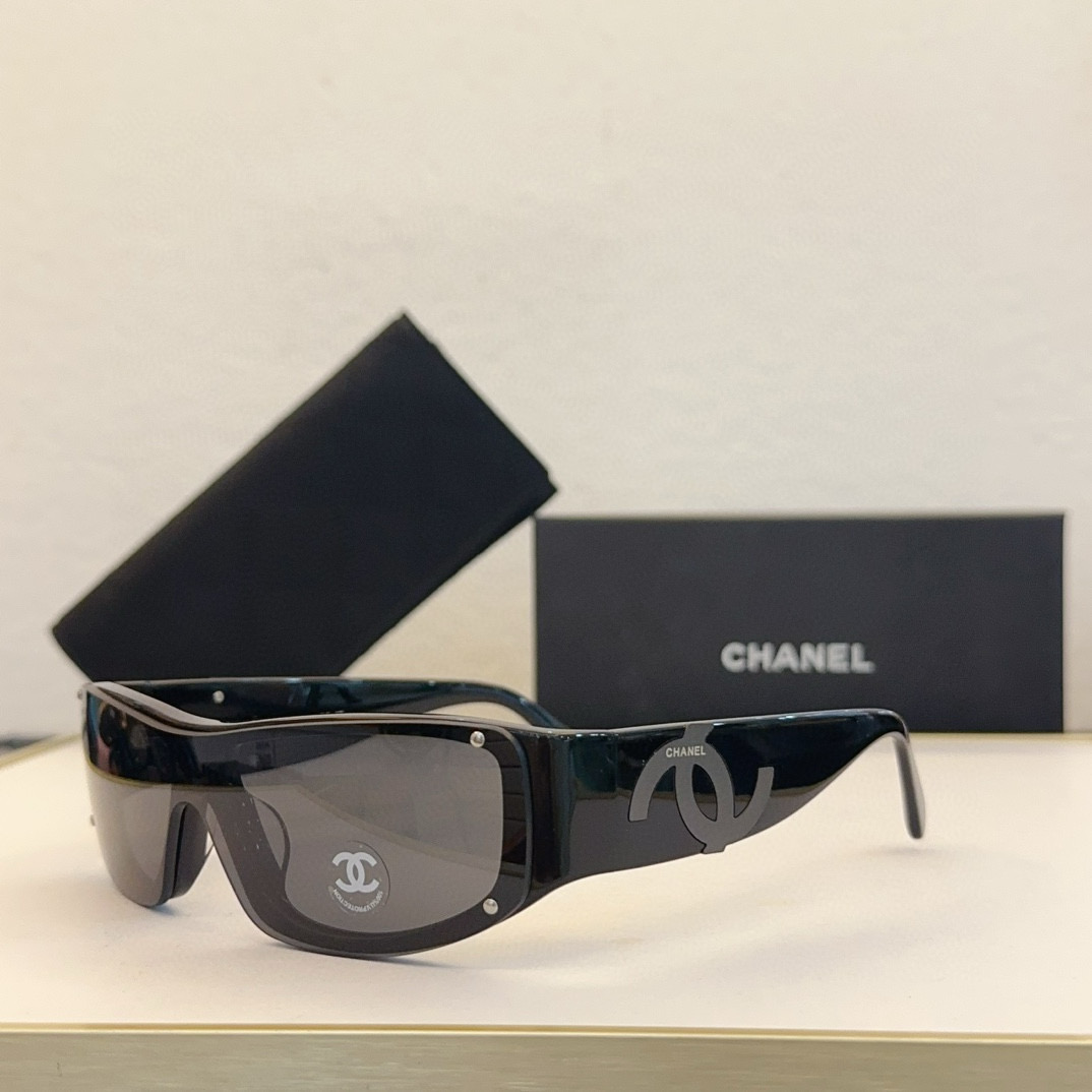 CHANEL Sunglasses