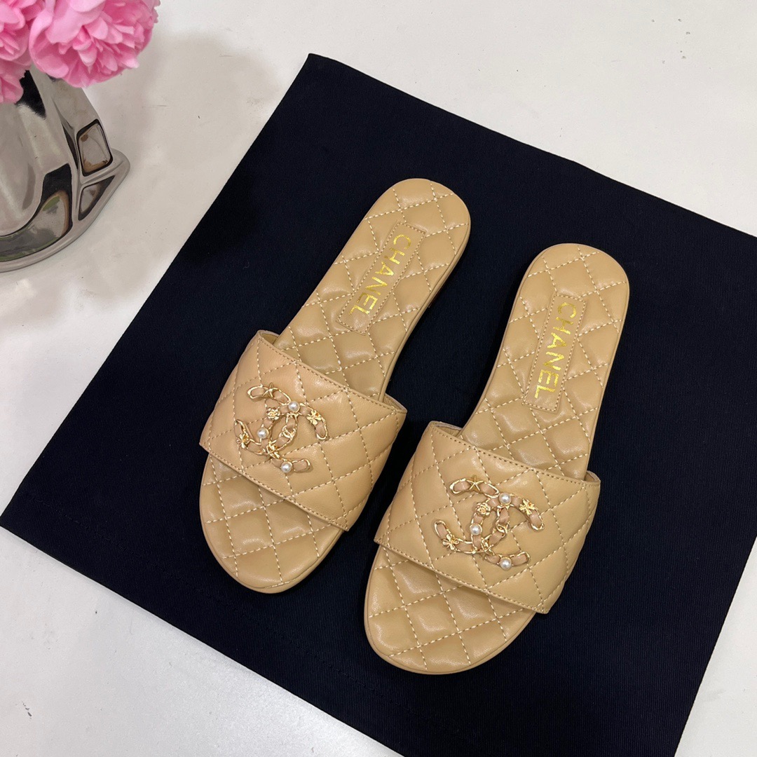 CHANEL Slippers