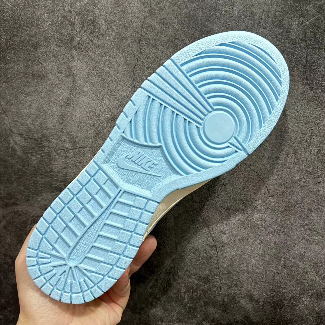 NIKE & GUCCI Sneakers