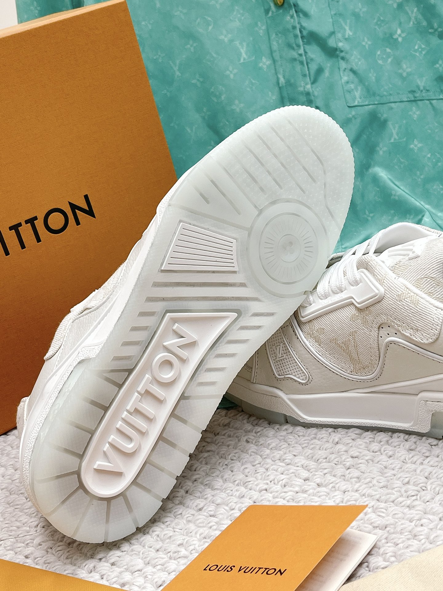 LOUIS VUITTON SNEAKERS