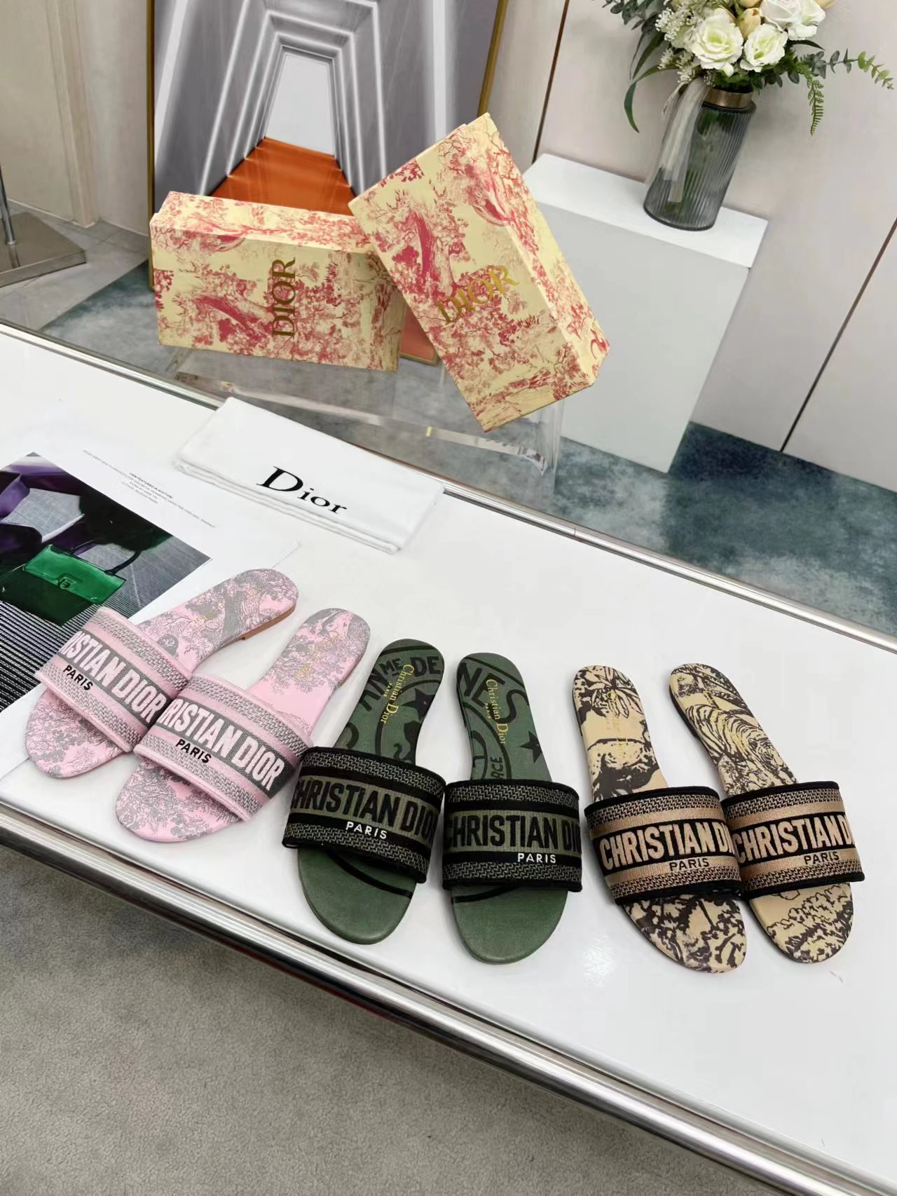 DIOR SLIDES