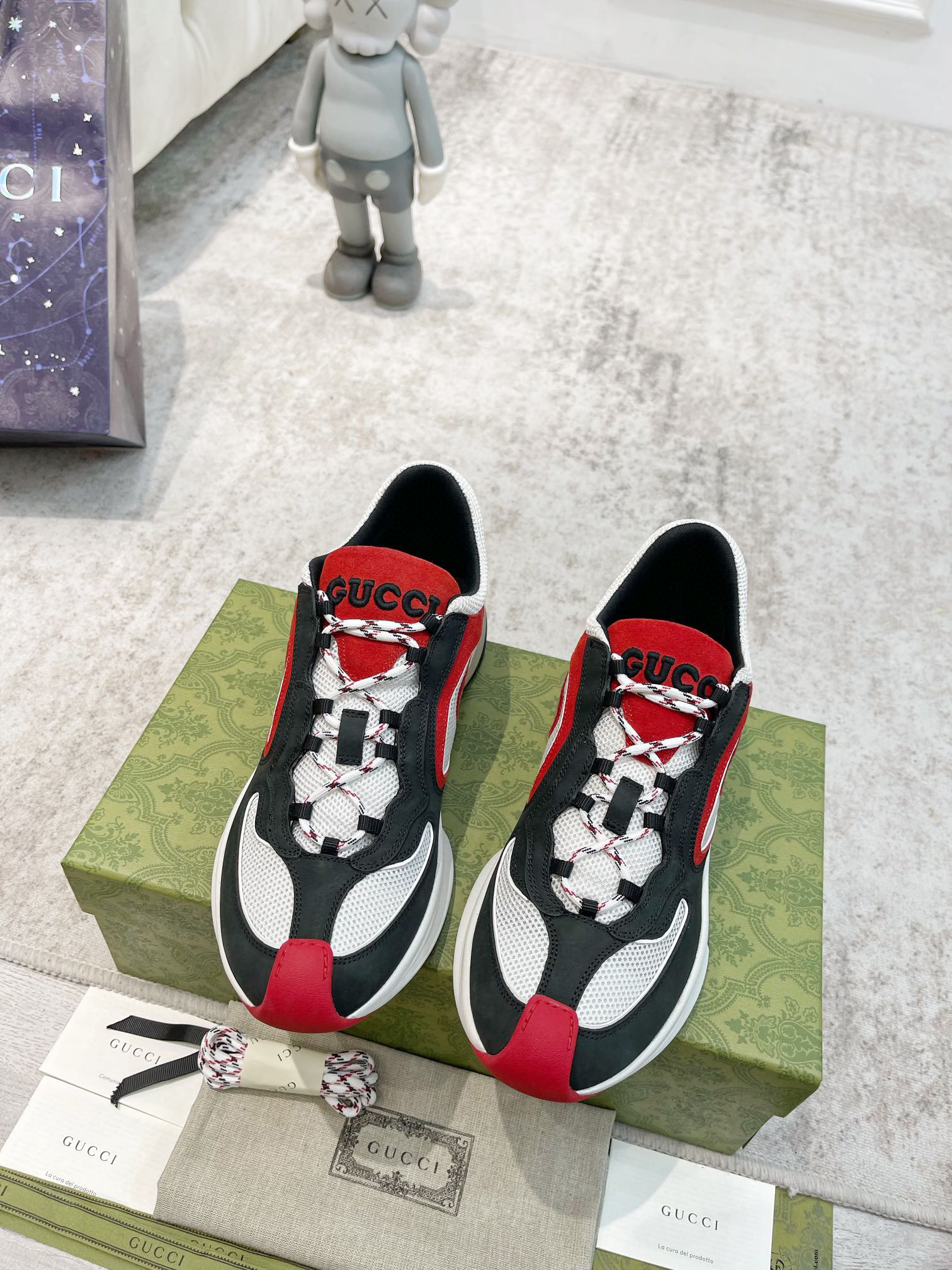 WOMEN'S GUCCI RUN SNEAKER