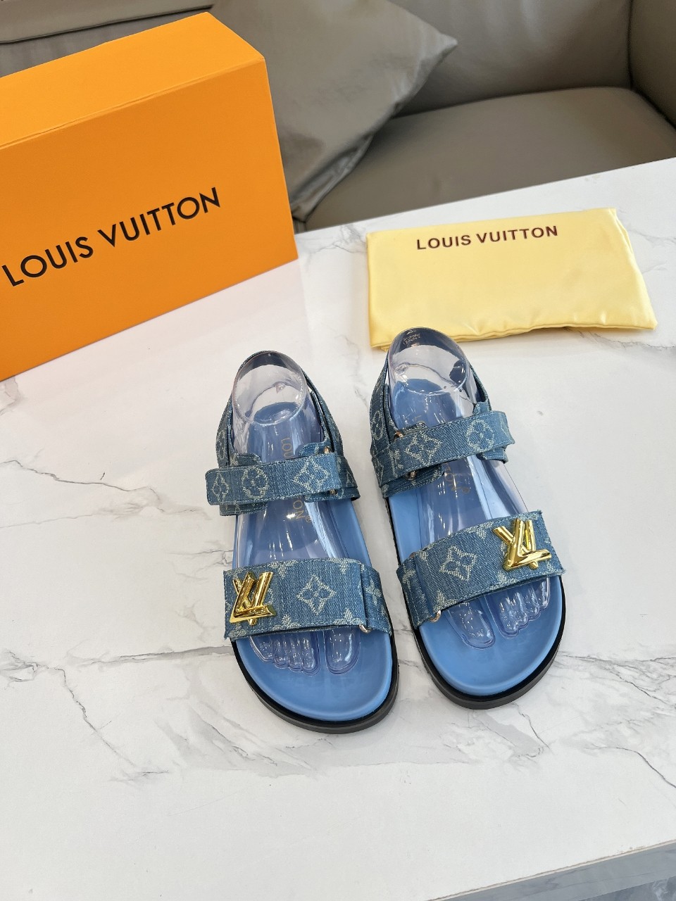 Louis Vuitton latest presbyopia logo slippers