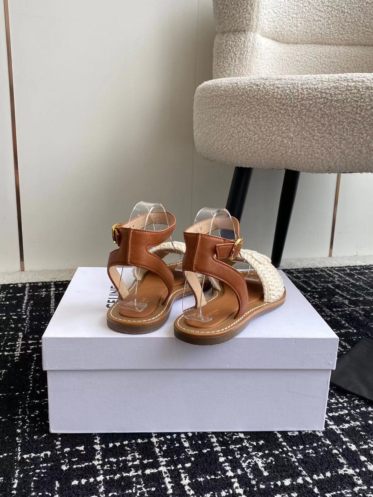 Celine 2024  Triumphal Arch English Style Flat Bottom Micro Label Sandals Slippers