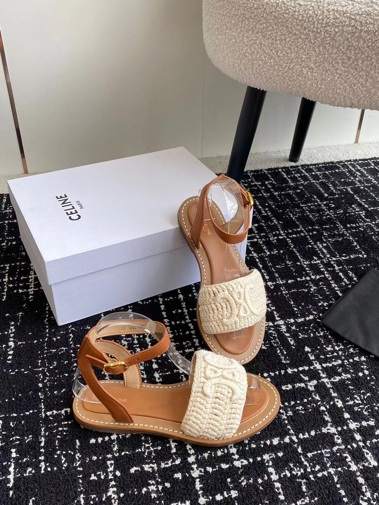 Celine 2024  Triumphal Arch English Style Flat Bottom Micro Label Sandals Slippers