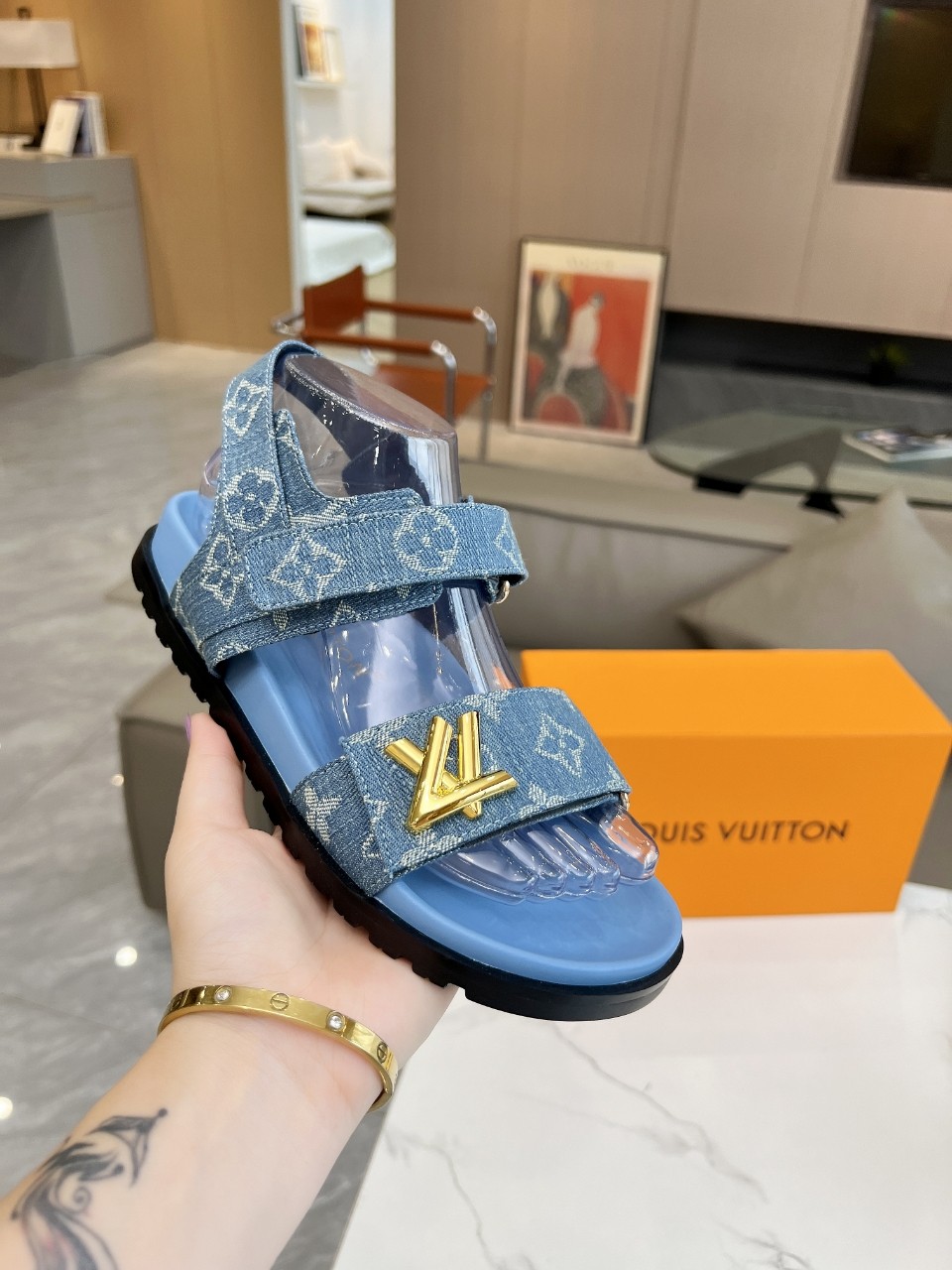 Louis Vuitton latest presbyopia logo slippers
