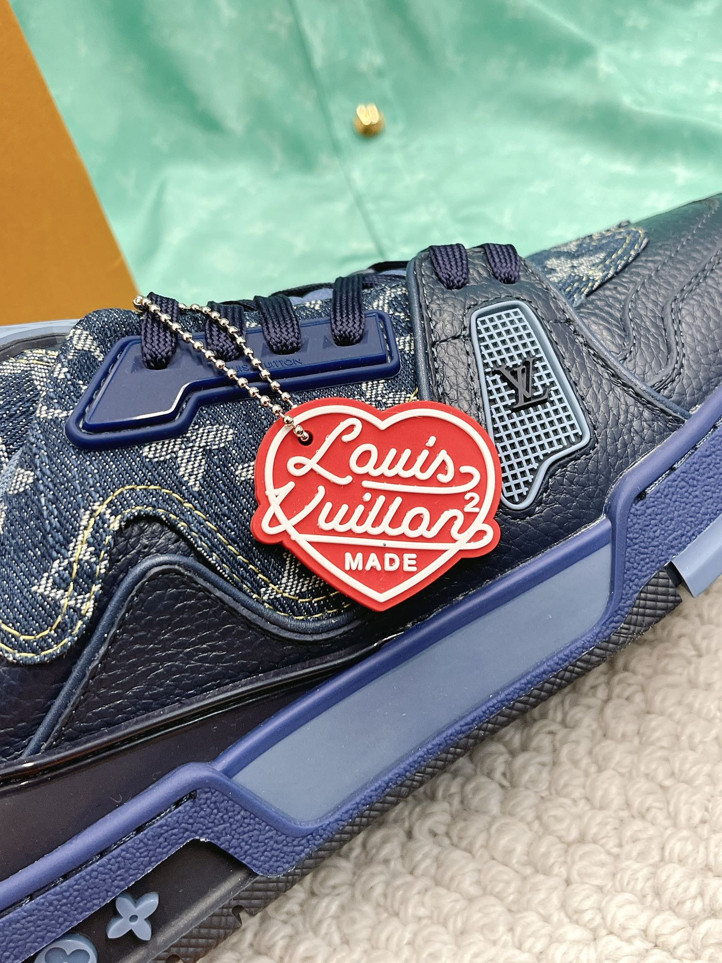 LOUIS VUITTON SNEAKERS