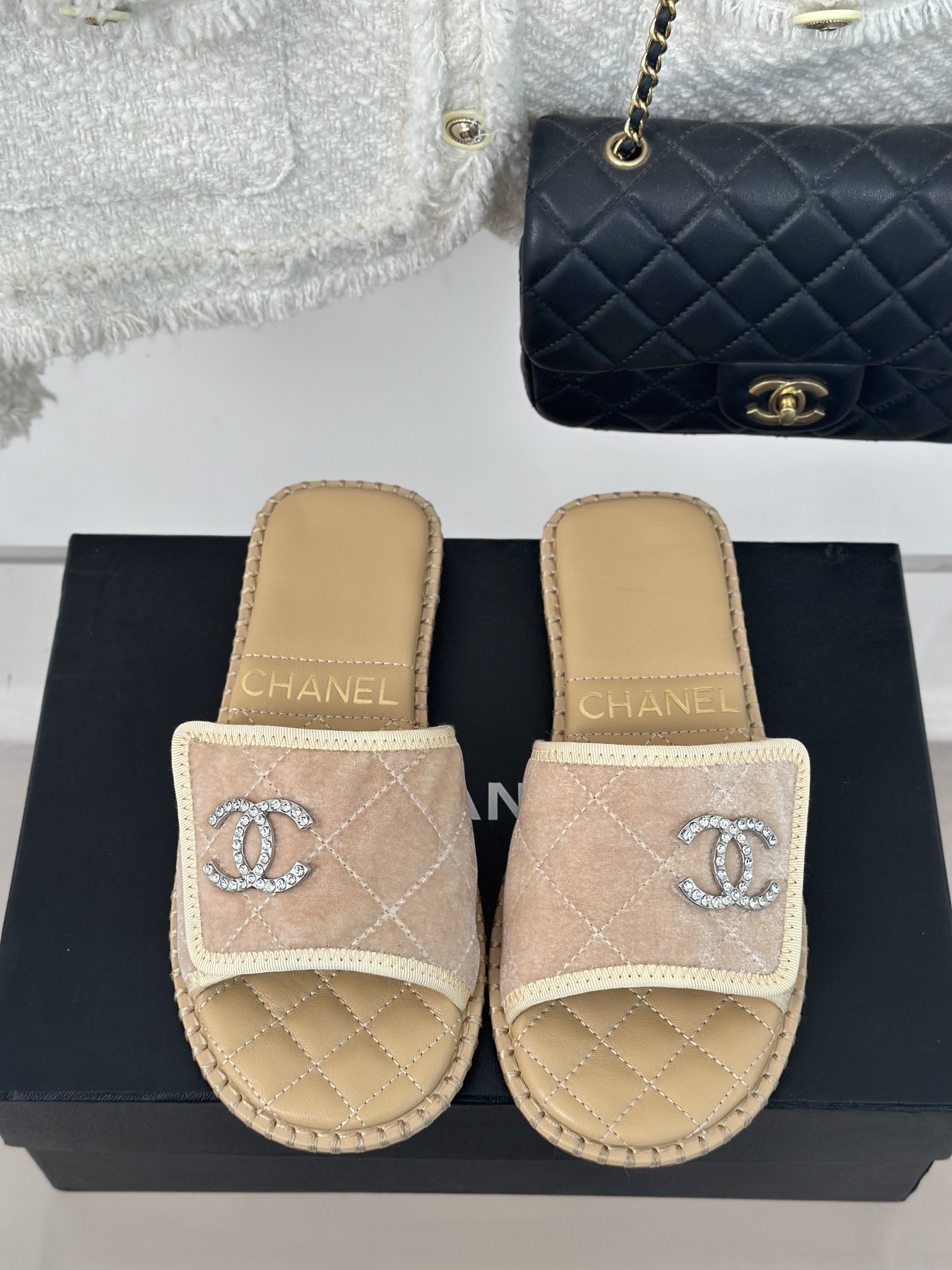 CHANEL SLIDES