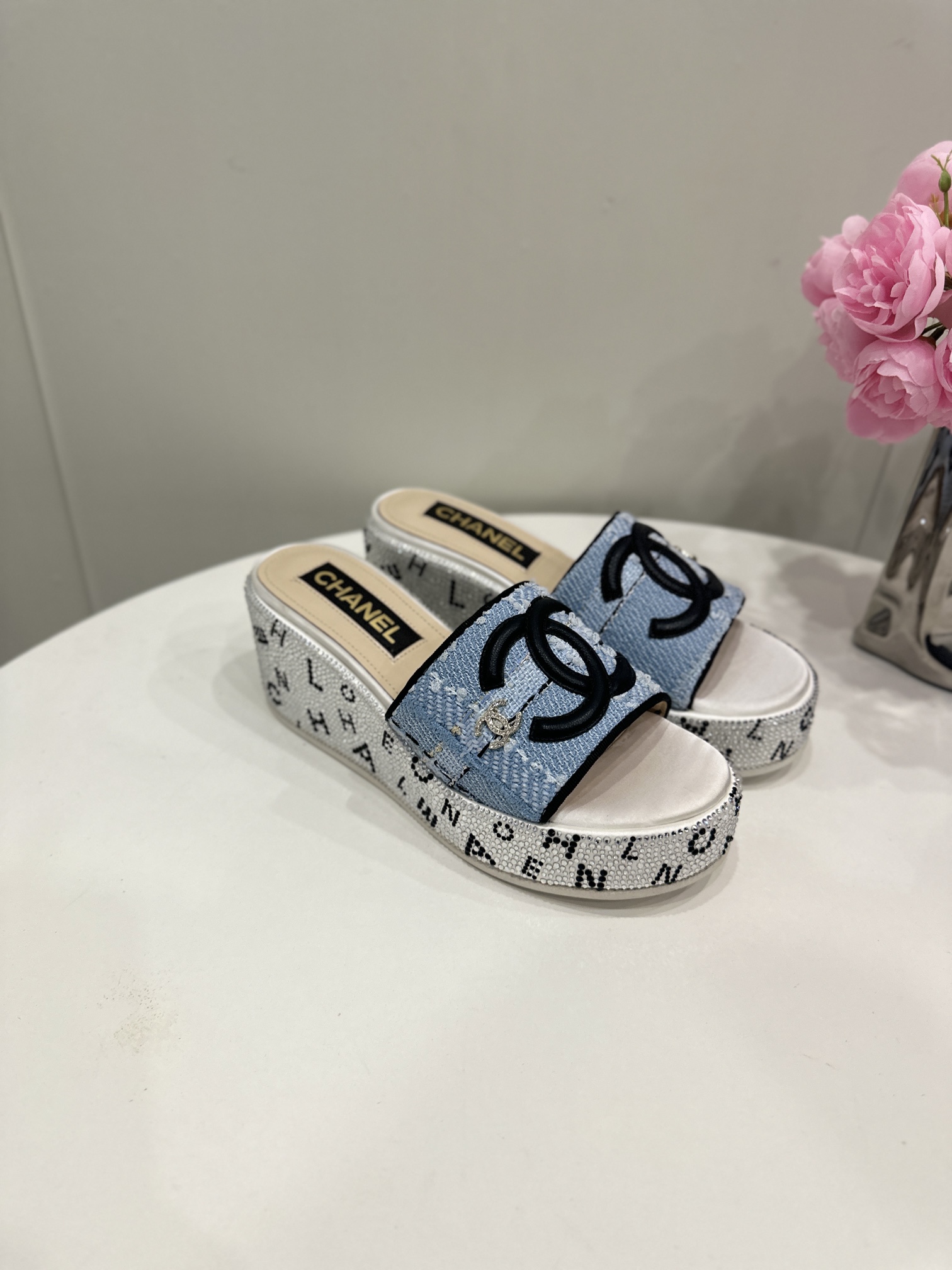 CHANEL SLIDES