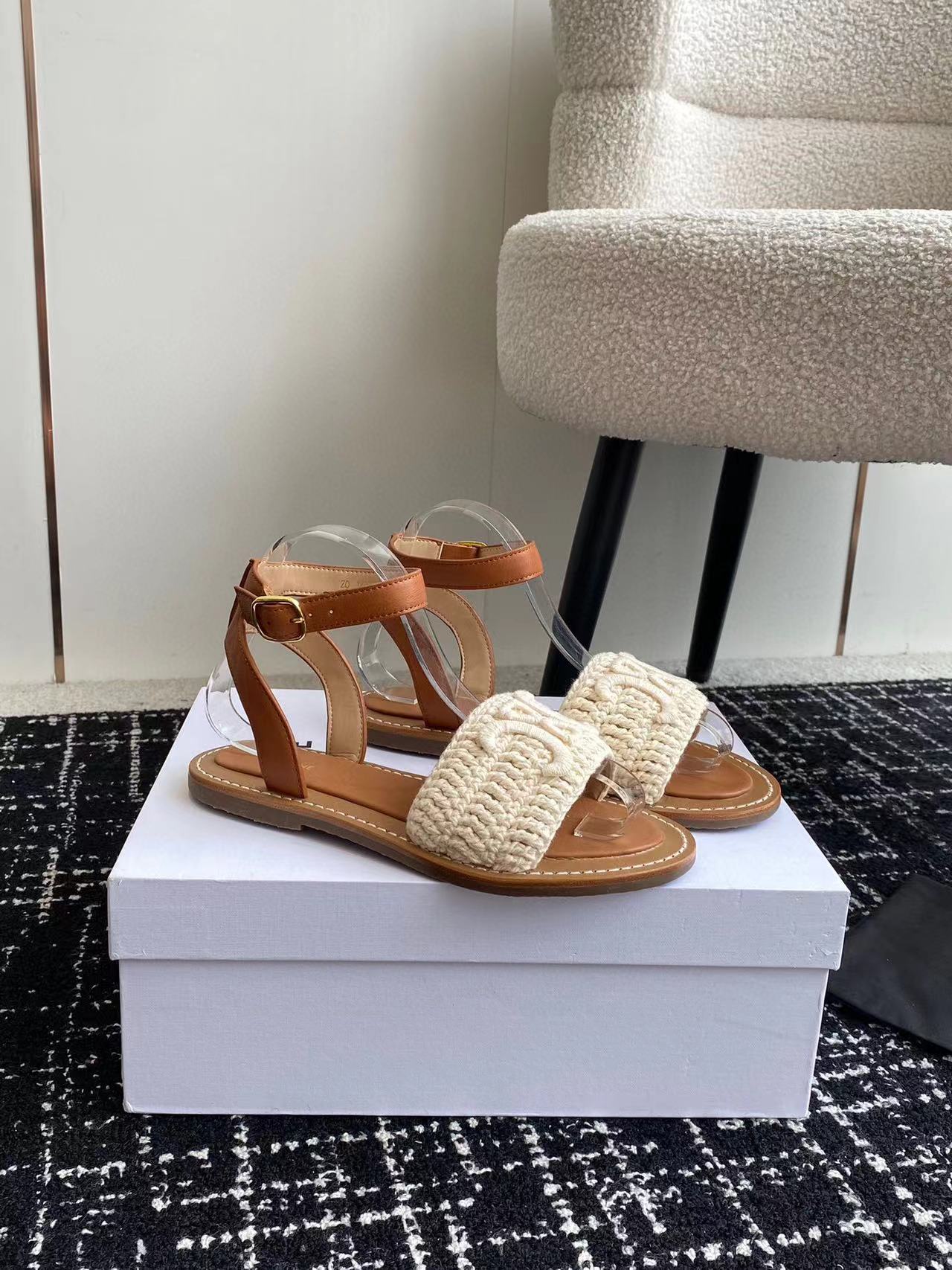 Celine 2024  Triumphal Arch English Style Flat Bottom Micro Label Sandals Slippers