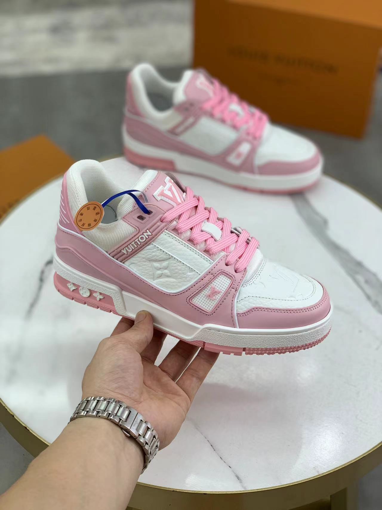 LOUIS VUITTON SNEAKERS