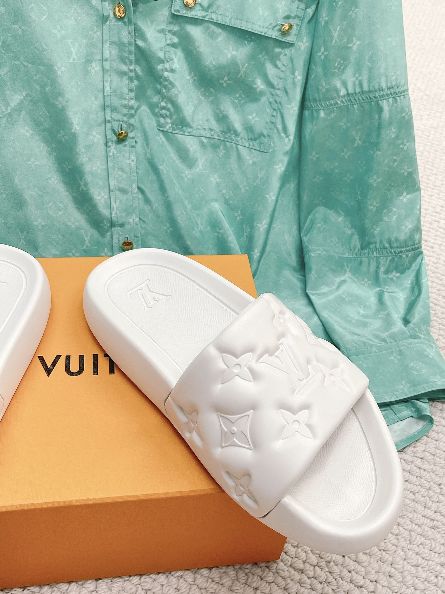 LOUIS VUITTON SLIDES