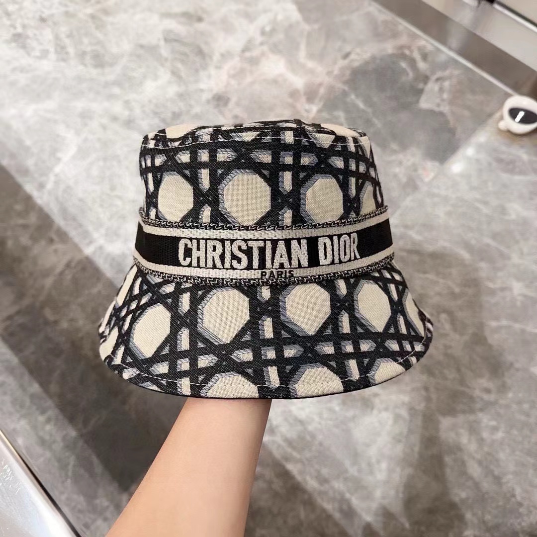 DIOR bucket hat