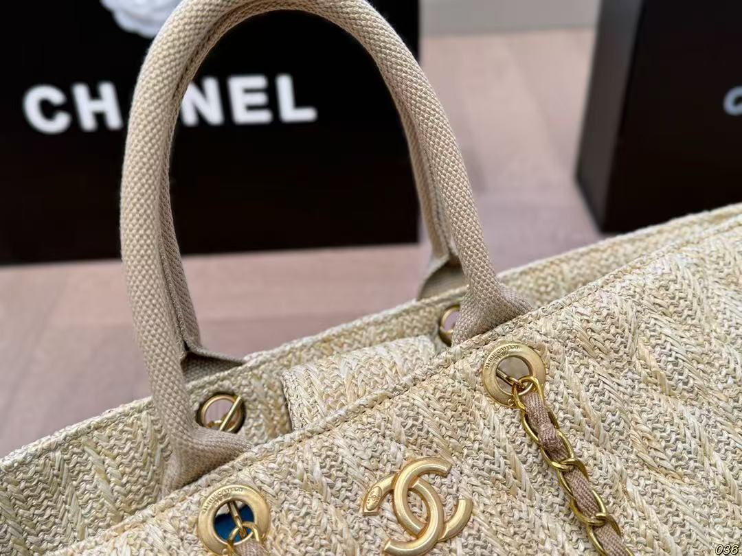 CHANEL Straw beach tote bag