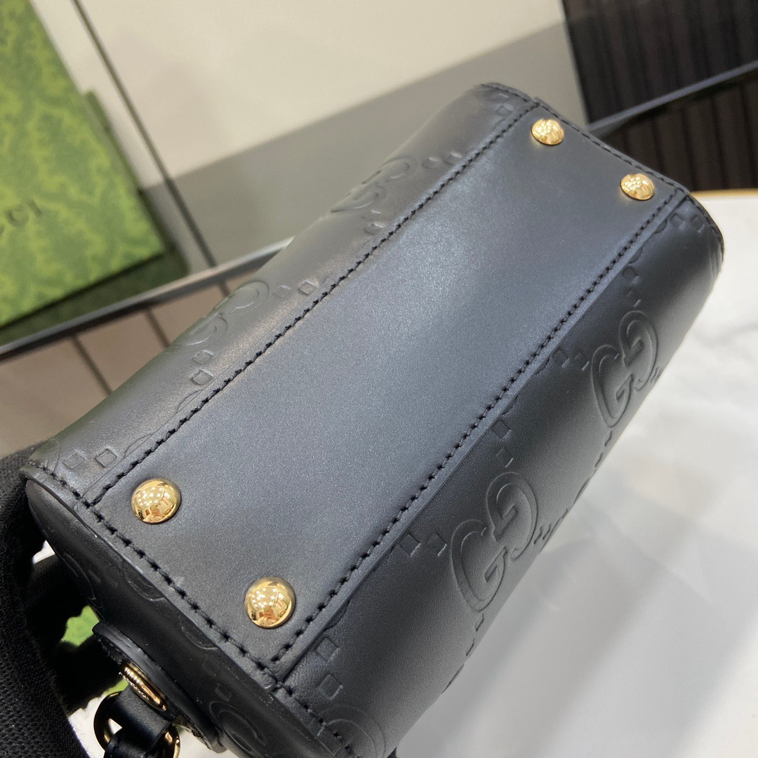 GUCCI Handbag (16*11*9 cm)