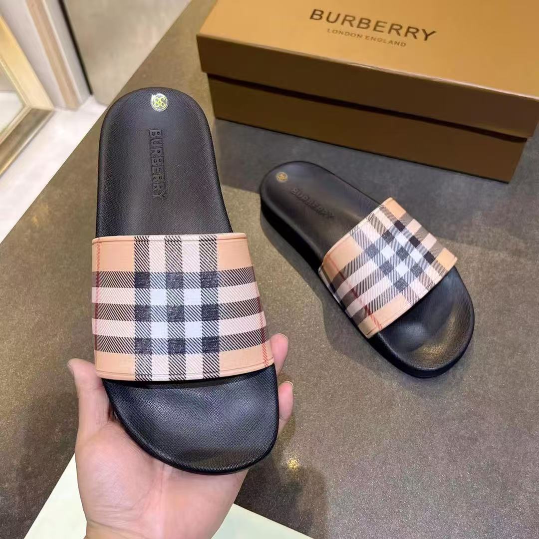 BURBERRY Slippers