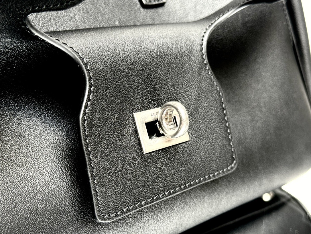 BALENCIAGA Bel Air Bag