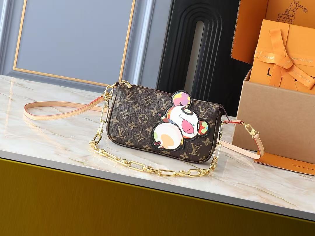 LV & TM Pochette Accessoires Bag 22cm