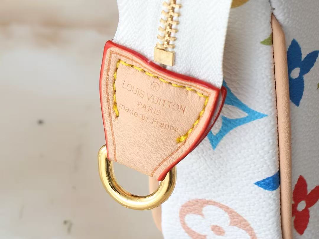 LV & TM Pochette Bags 22cm