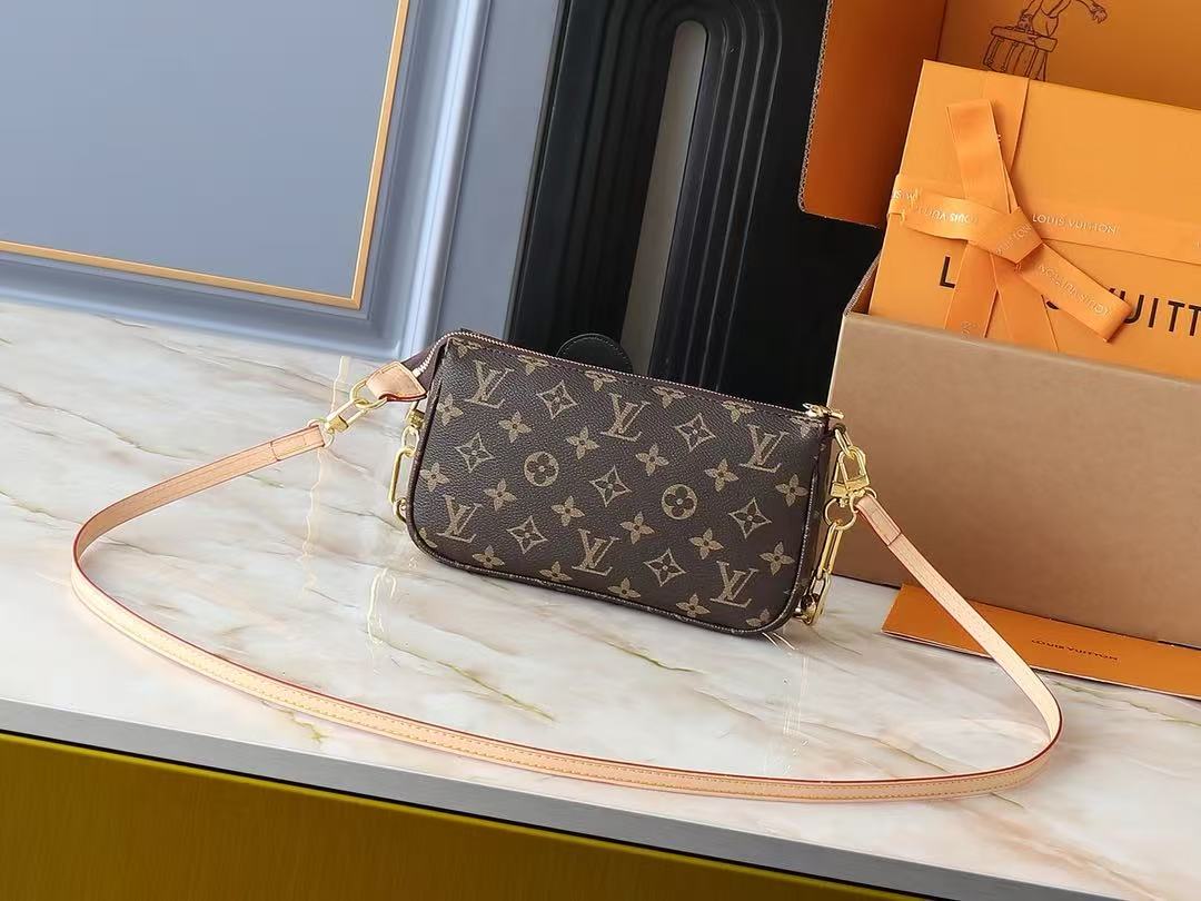 LV & TM Pochette Accessoires Bag 22cm