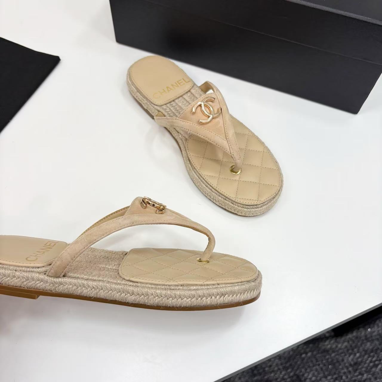 CHANEL flip-flop sandals