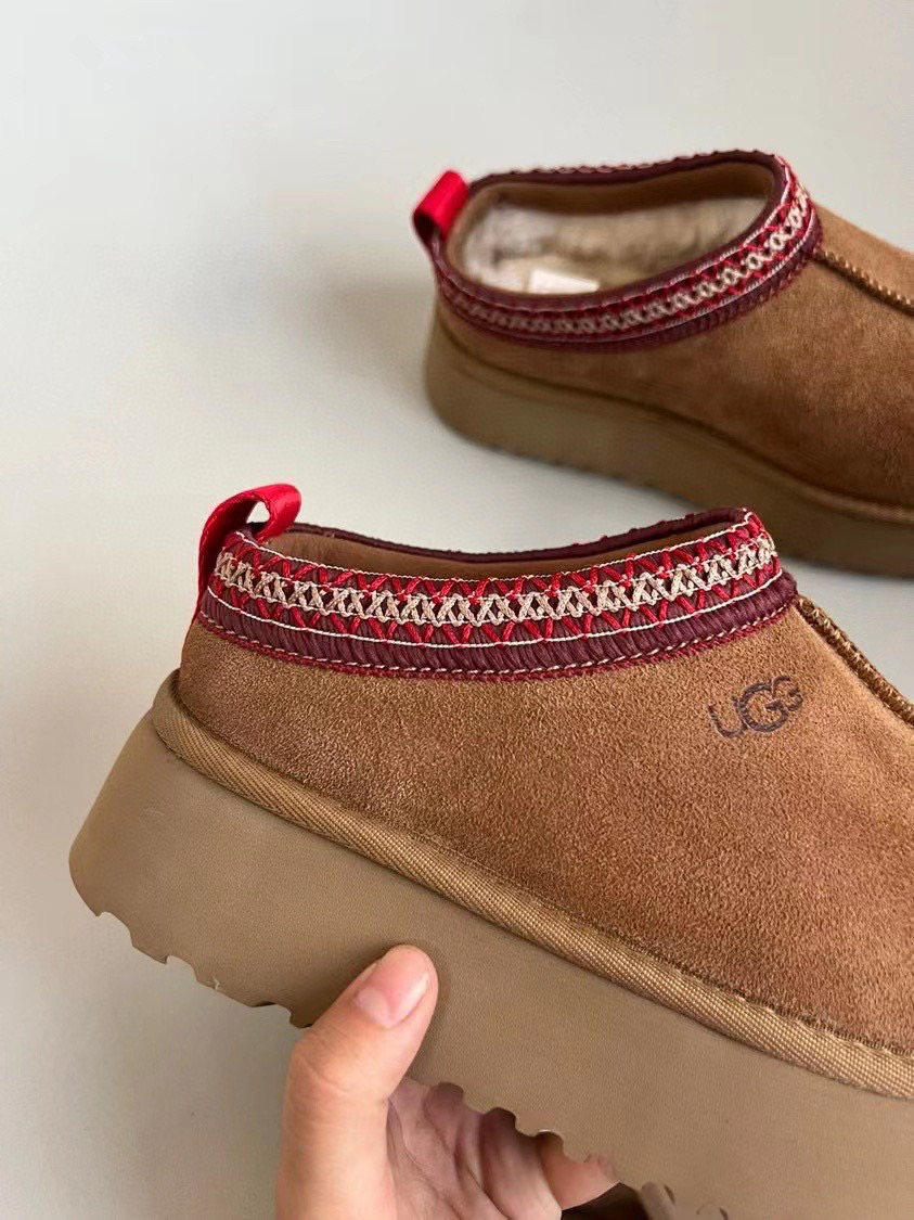 UGG Classic snow boots (thick-soled)