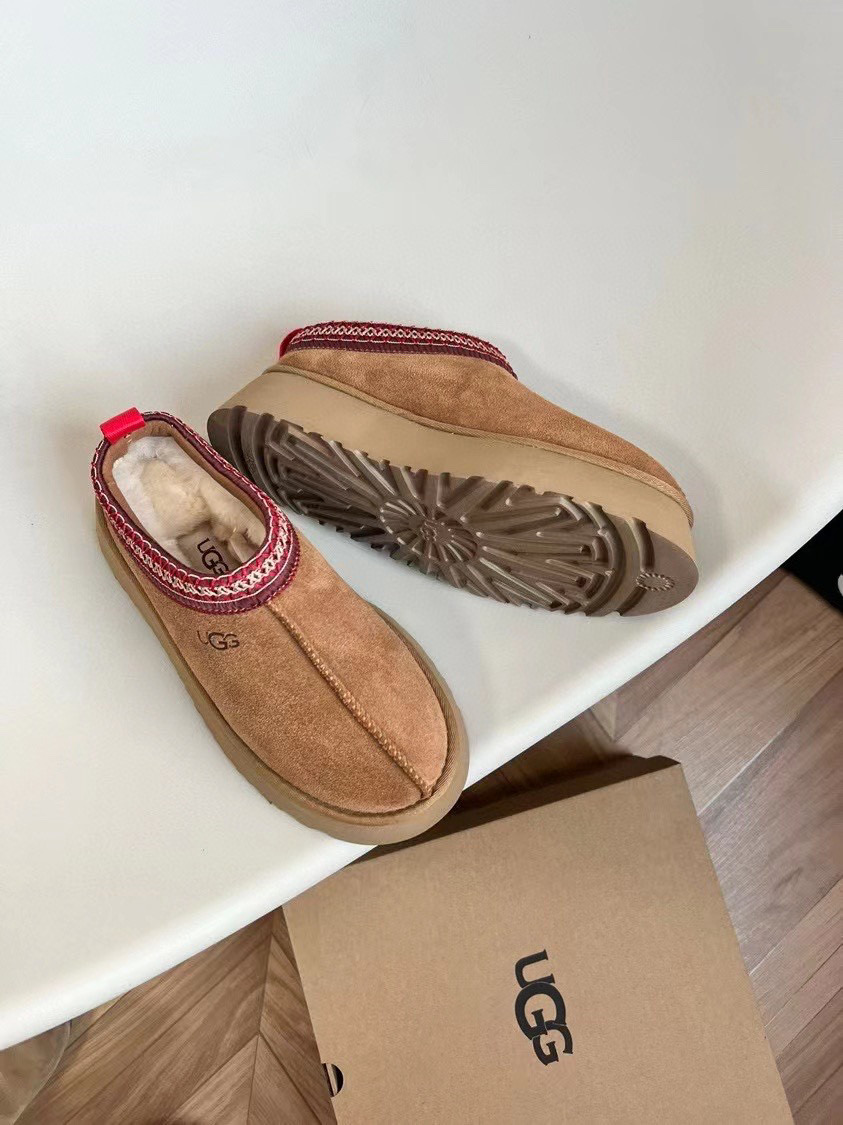 UGG Classic snow boots (thick-soled)