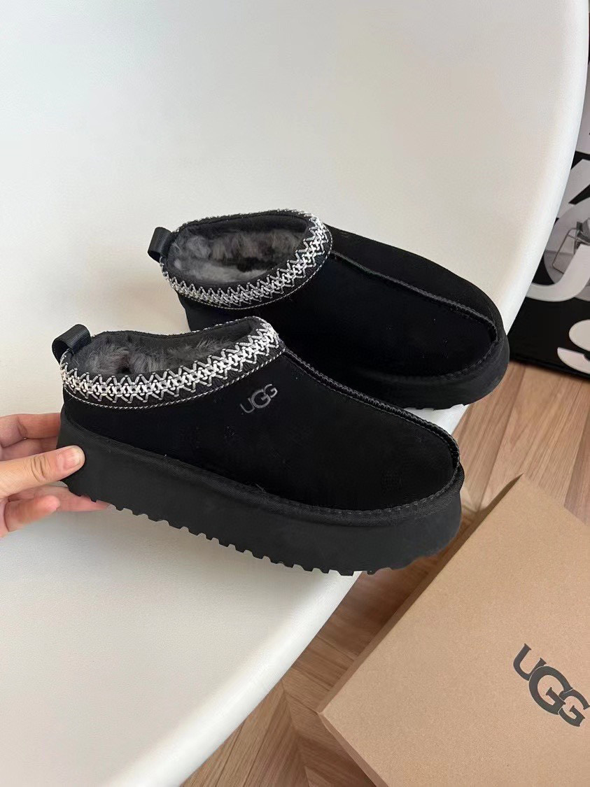 UGG Classic snow boots (thick-soled)