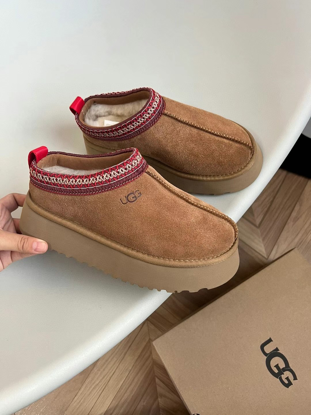 UGG Classic snow boots (thick-soled)