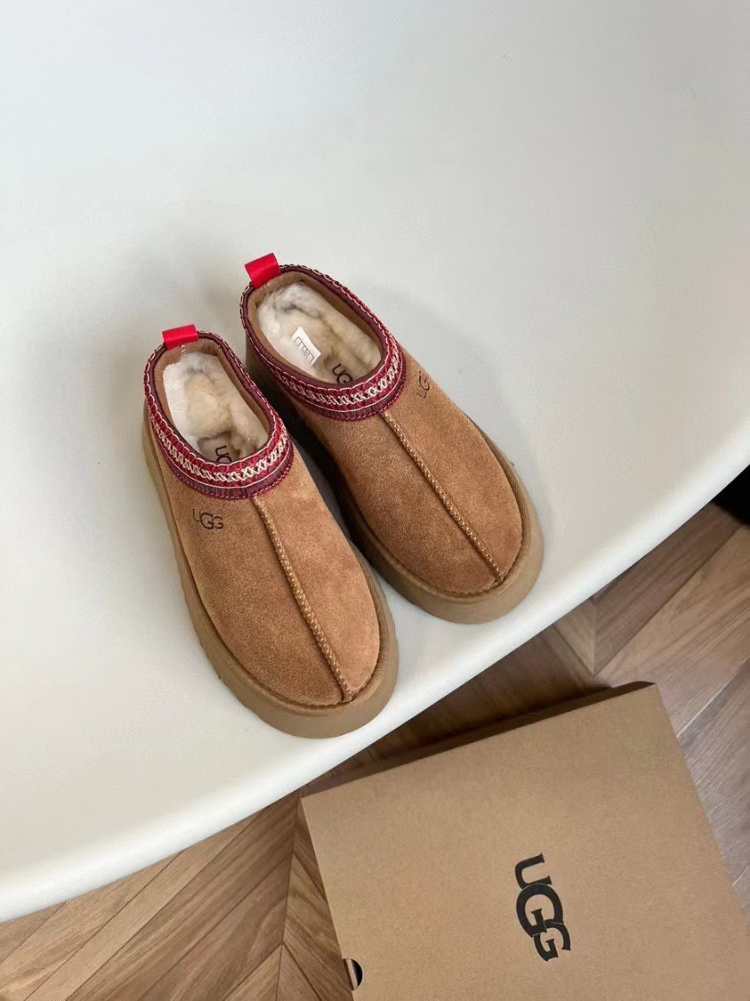 UGG Classic snow boots (thick-soled)