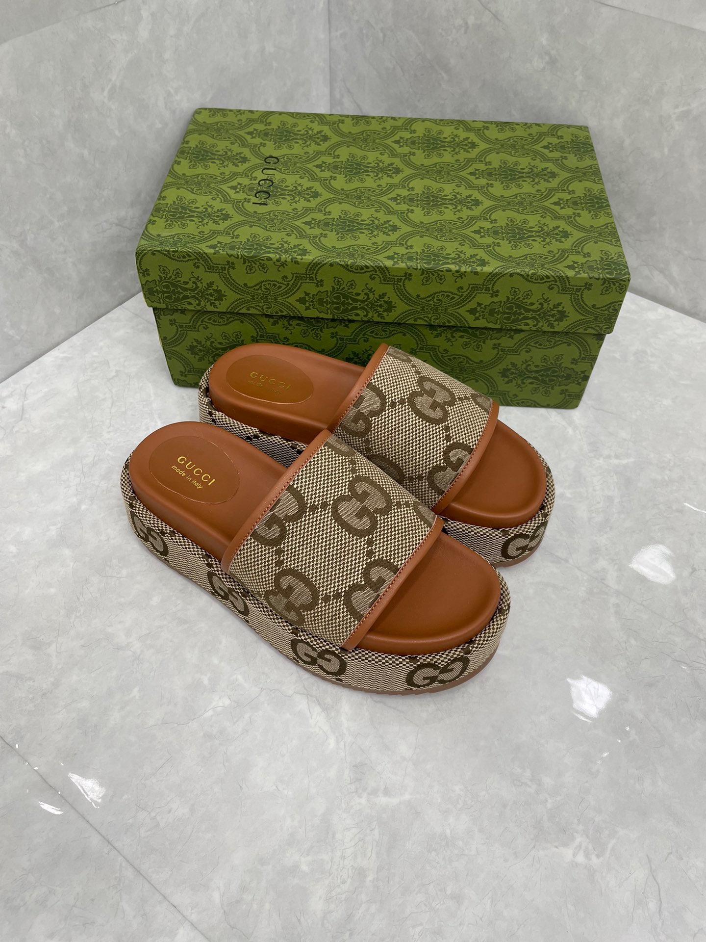 GUCCI Decorated with super double G pattern women's table slippers