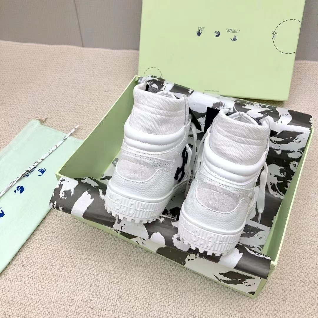 OFF COURT Sneakers