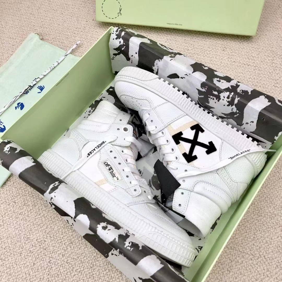 OFF COURT Sneakers