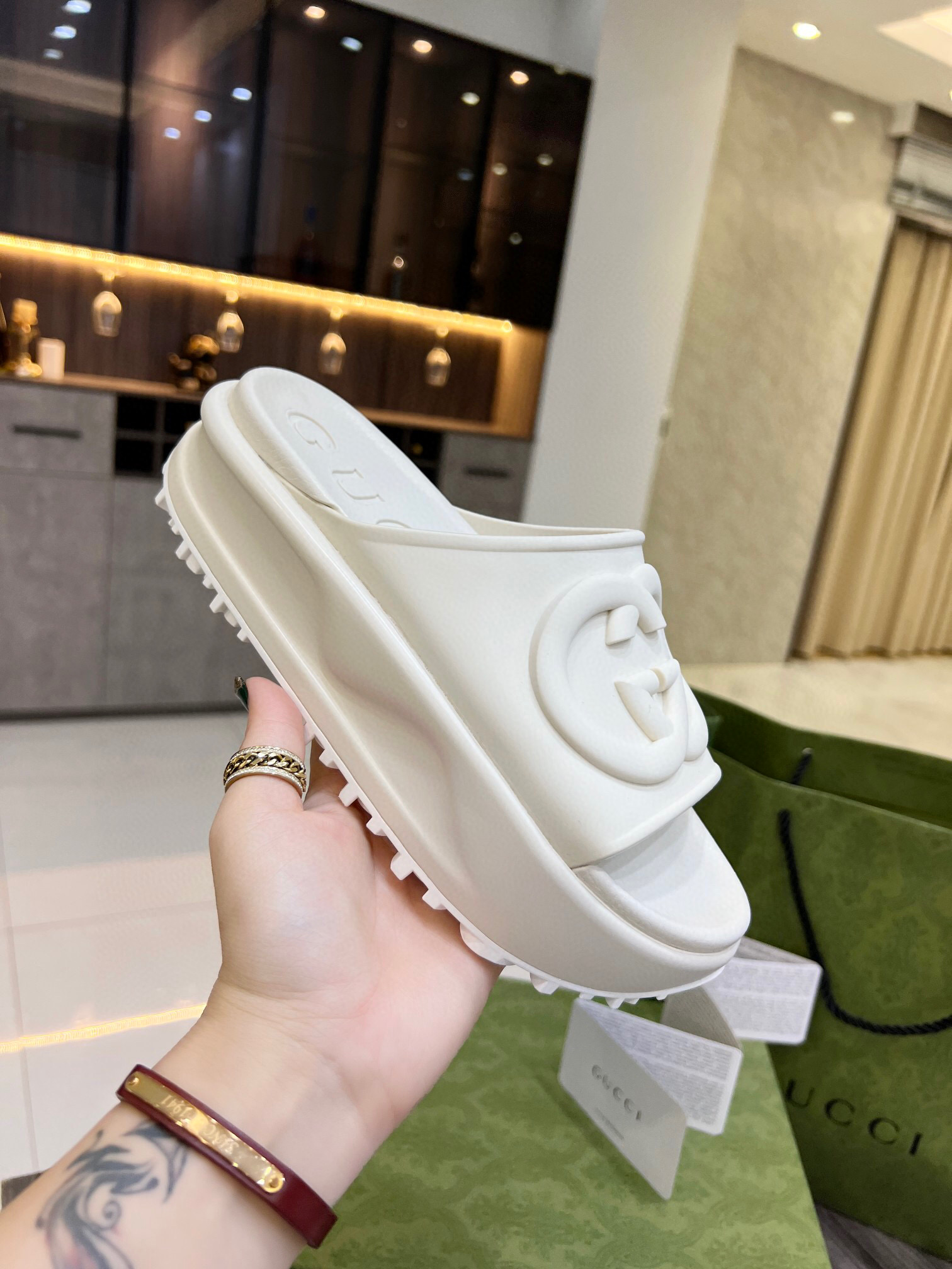 Gucci Women's interlocking double G slippers