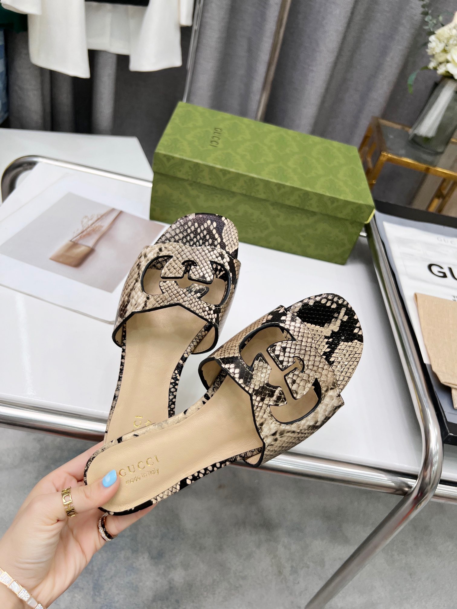 Gucci Women's interlocking double G hollow-out detail slippers