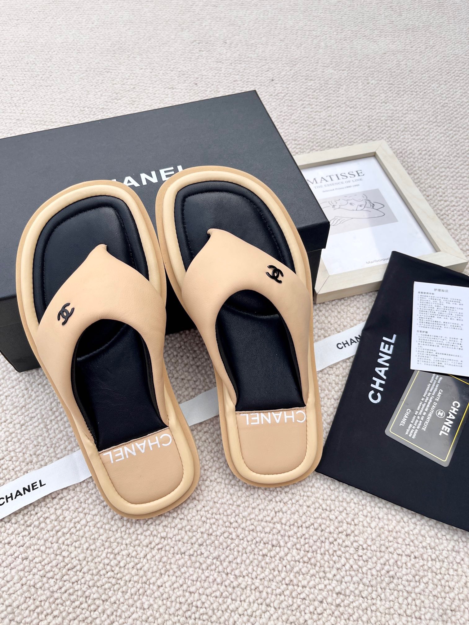 CHANEL Cloud flip-flops