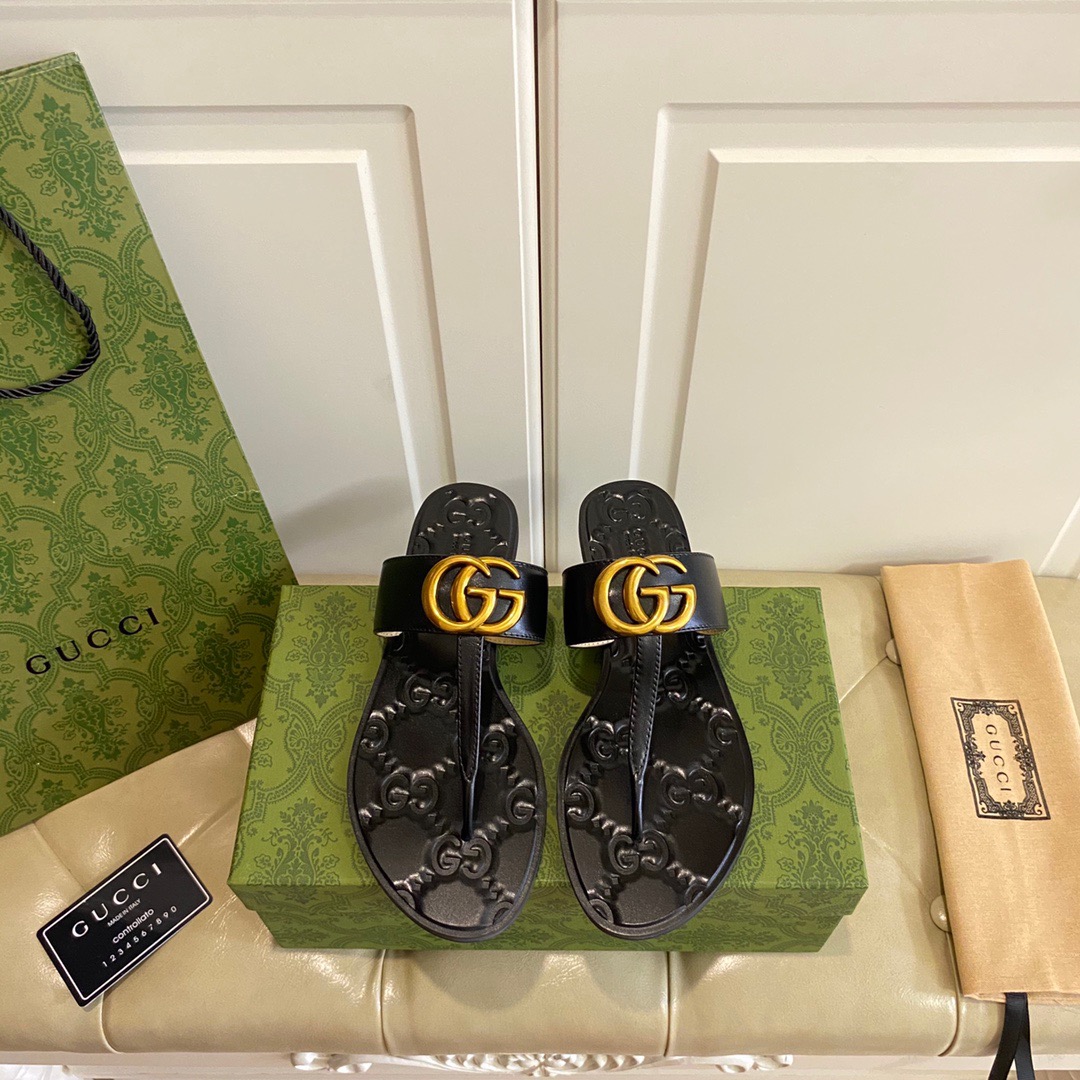 GUCCI Double G style leather flip-toe sandals
