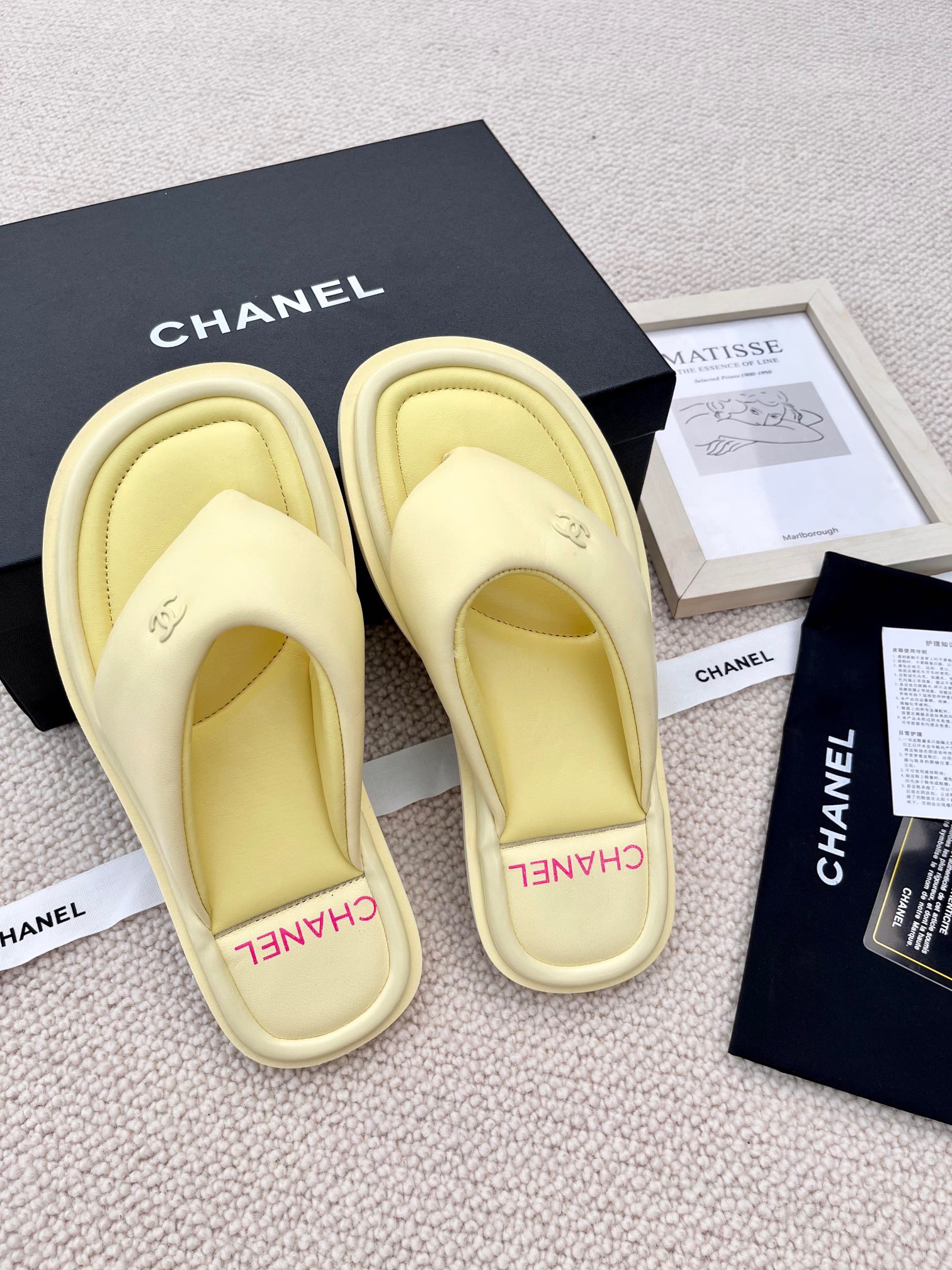 CHANEL Cloud flip-flops