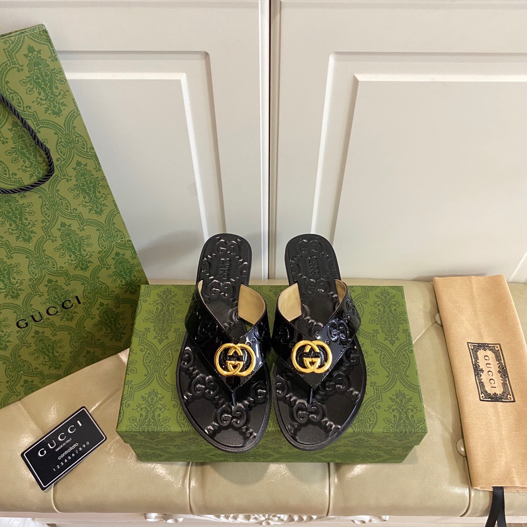 GUCCI Double G style leather flip-toe sandals