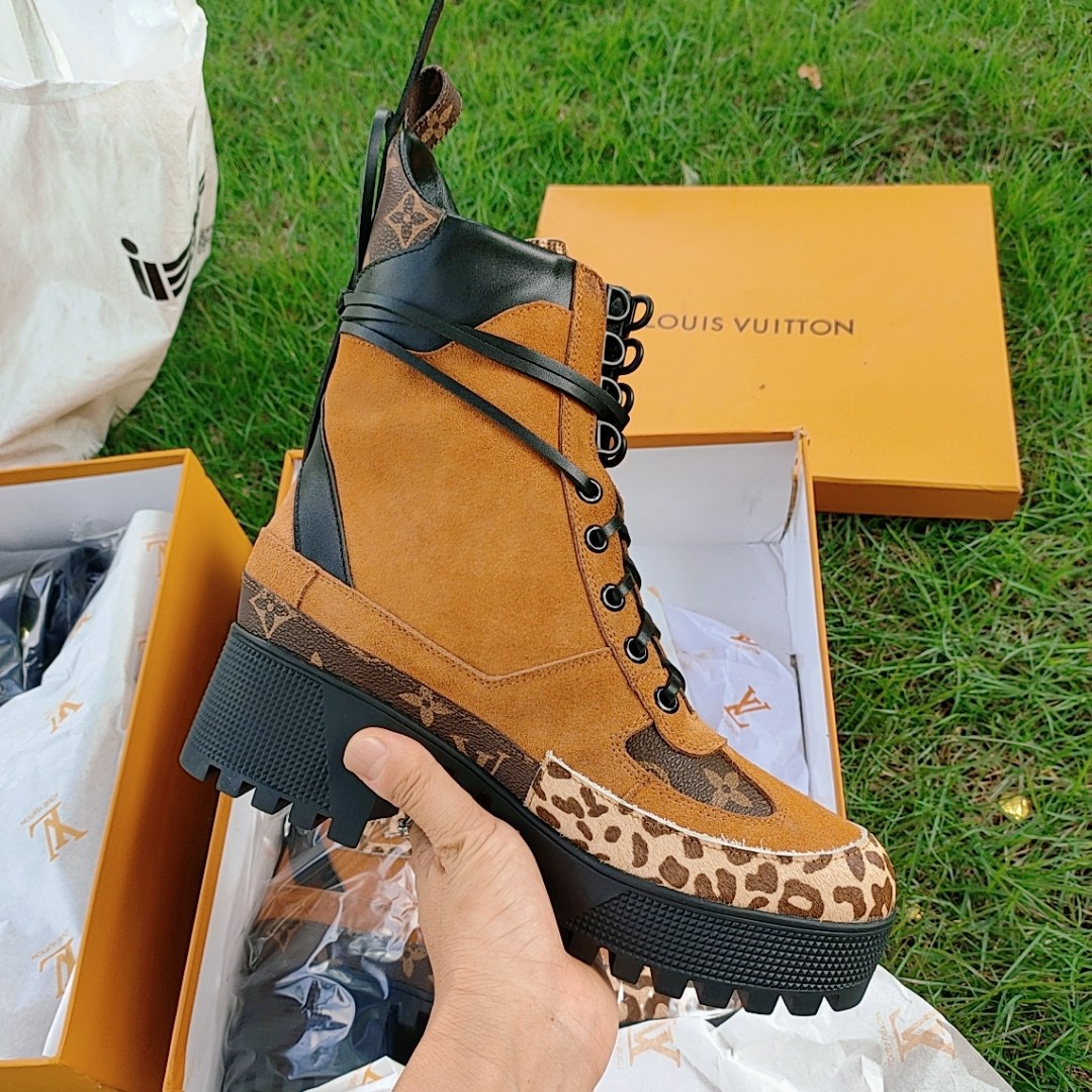 LV Laureate sand boots