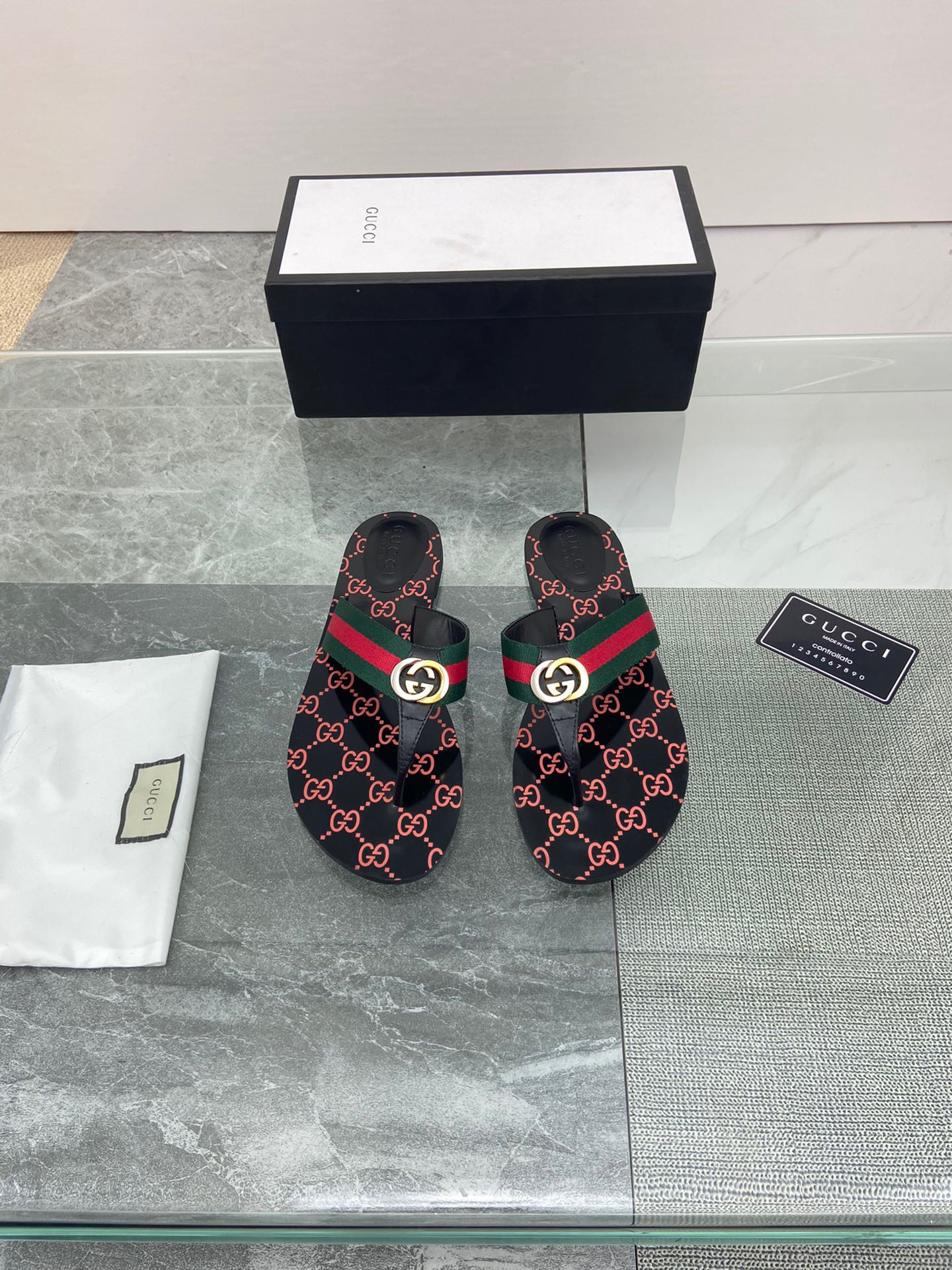 GUCCI Double G style leather flip-toe sandals